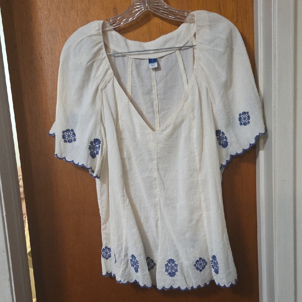 Old Navy Ivory Top with Navy Accents